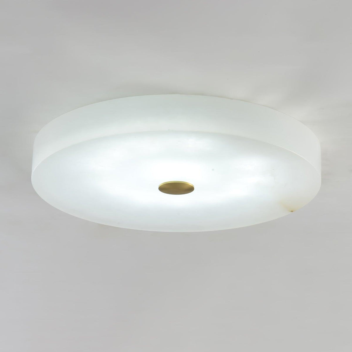 Lampa Sufitowa Minimalistyczna z Alabastrem i Złotym Detalem ##POS:36##