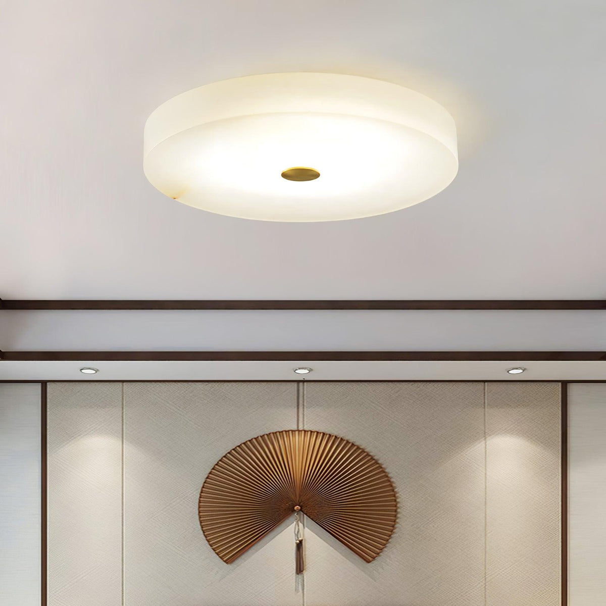 Lampa Sufitowa Minimalistyczna z Alabastrem i Złotym Detalem