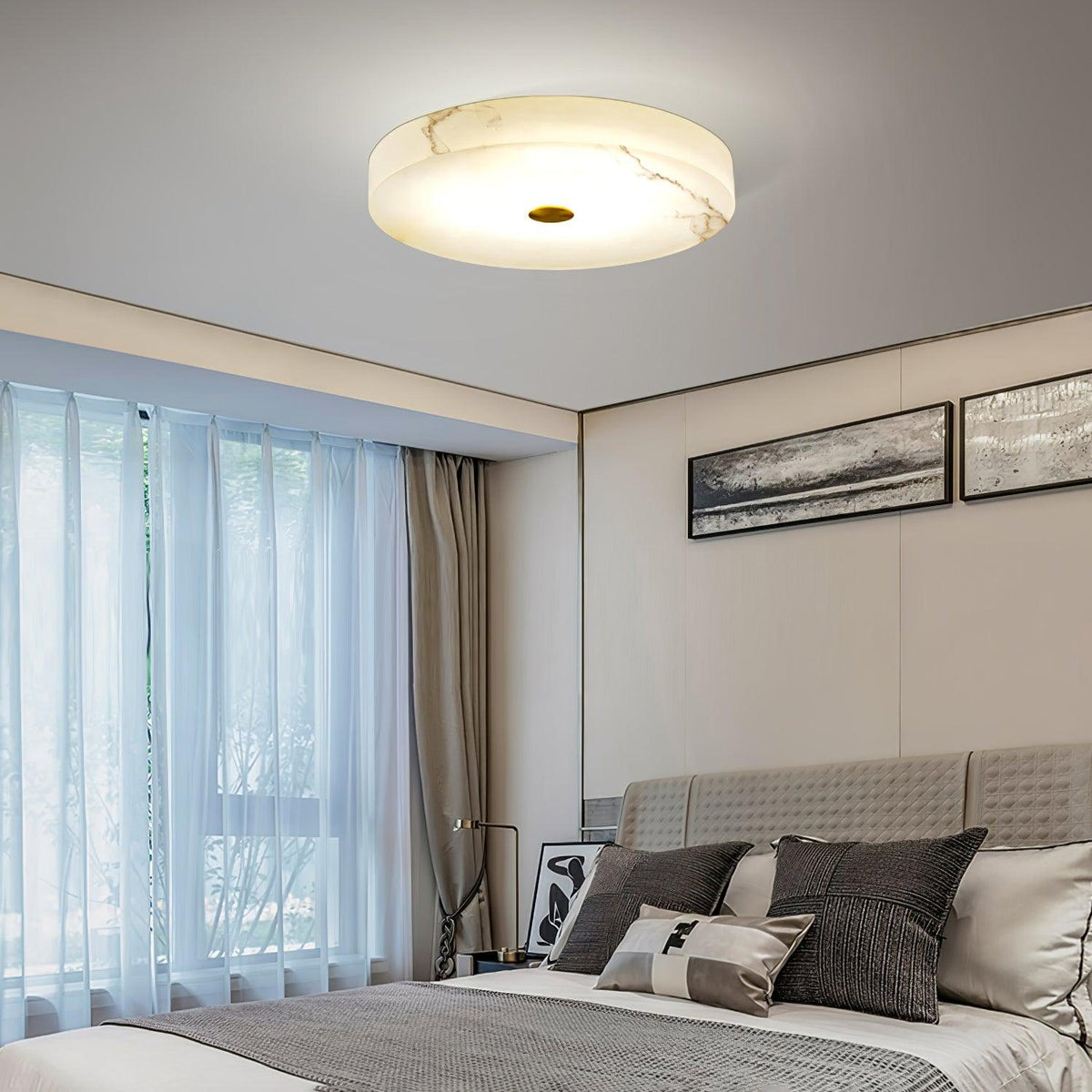 Lampa Sufitowa Minimalistyczna z Alabastrem i Złotym Detalem