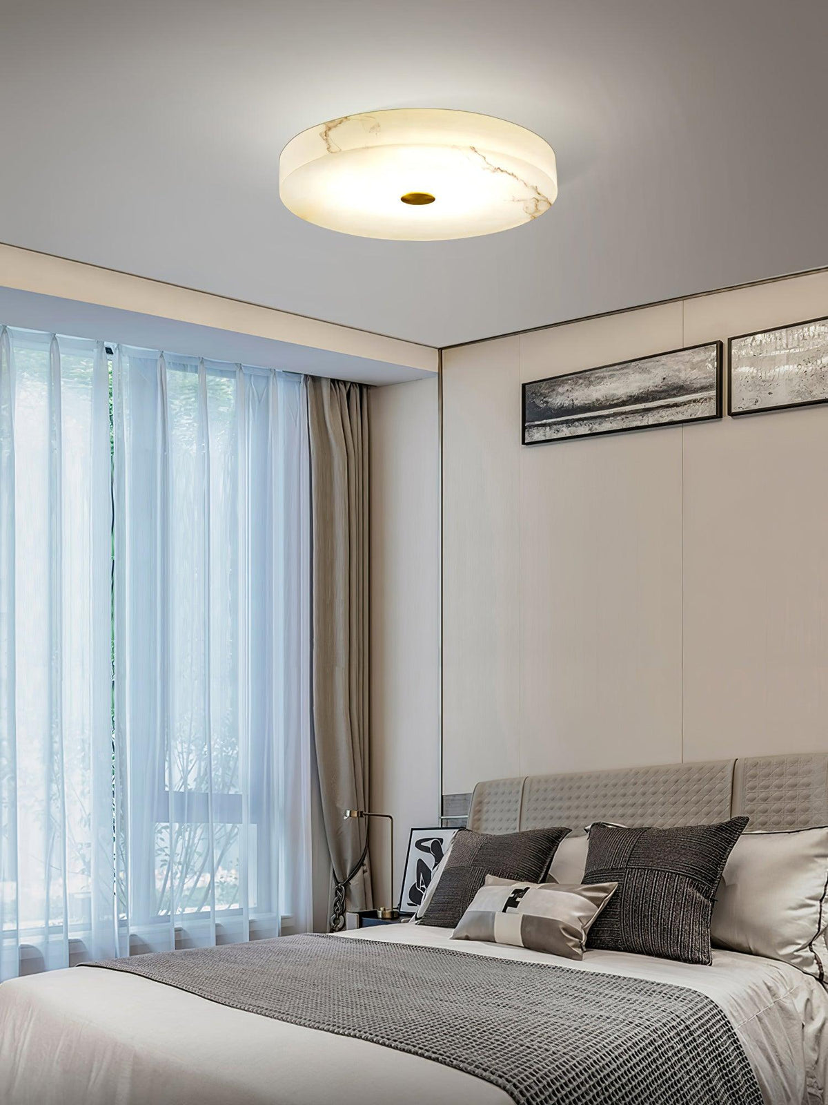 Lampa Sufitowa Minimalistyczna z Alabastrem i Złotym Detalem ##POS:40##