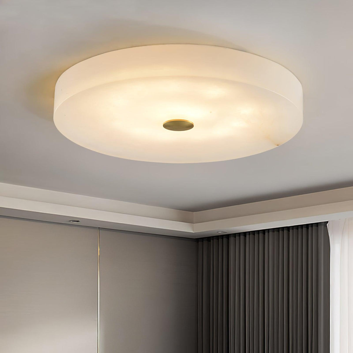 Lampa Sufitowa Minimalistyczna z Alabastrem i Złotym Detalem
