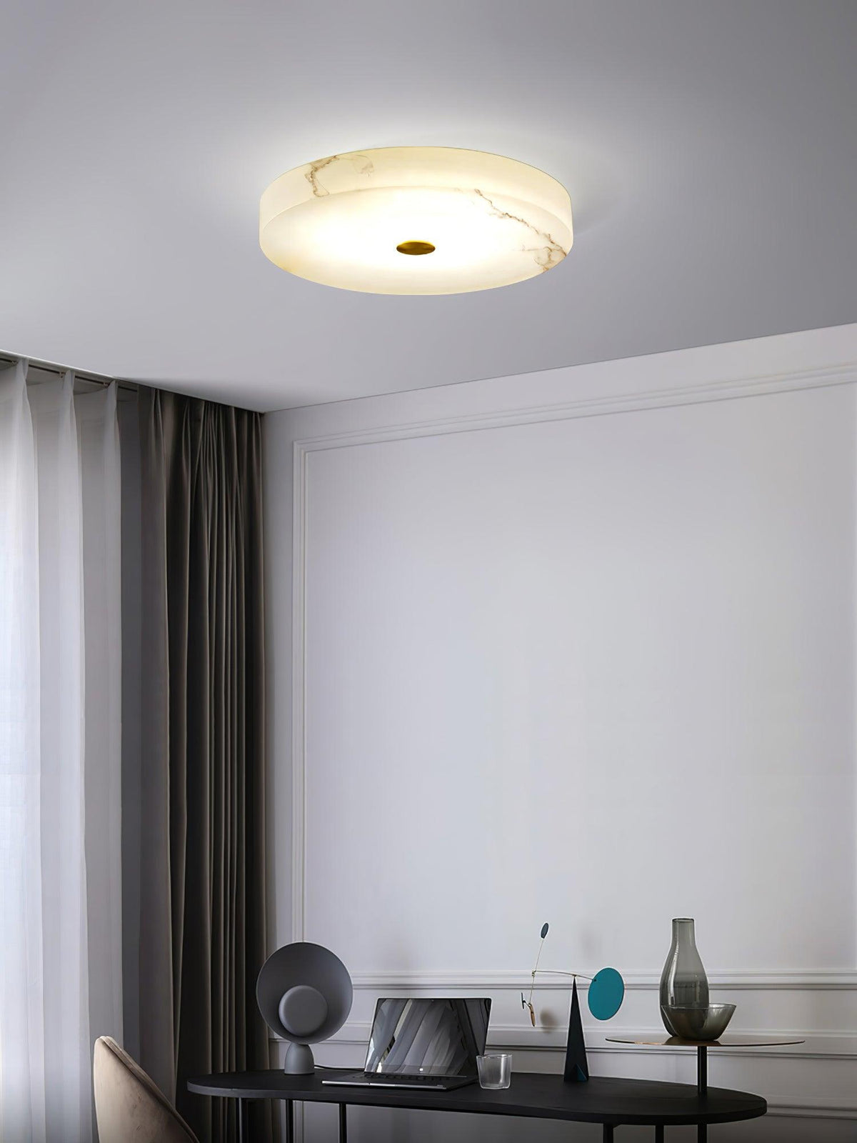Lampa Sufitowa Minimalistyczna z Alabastrem i Złotym Detalem