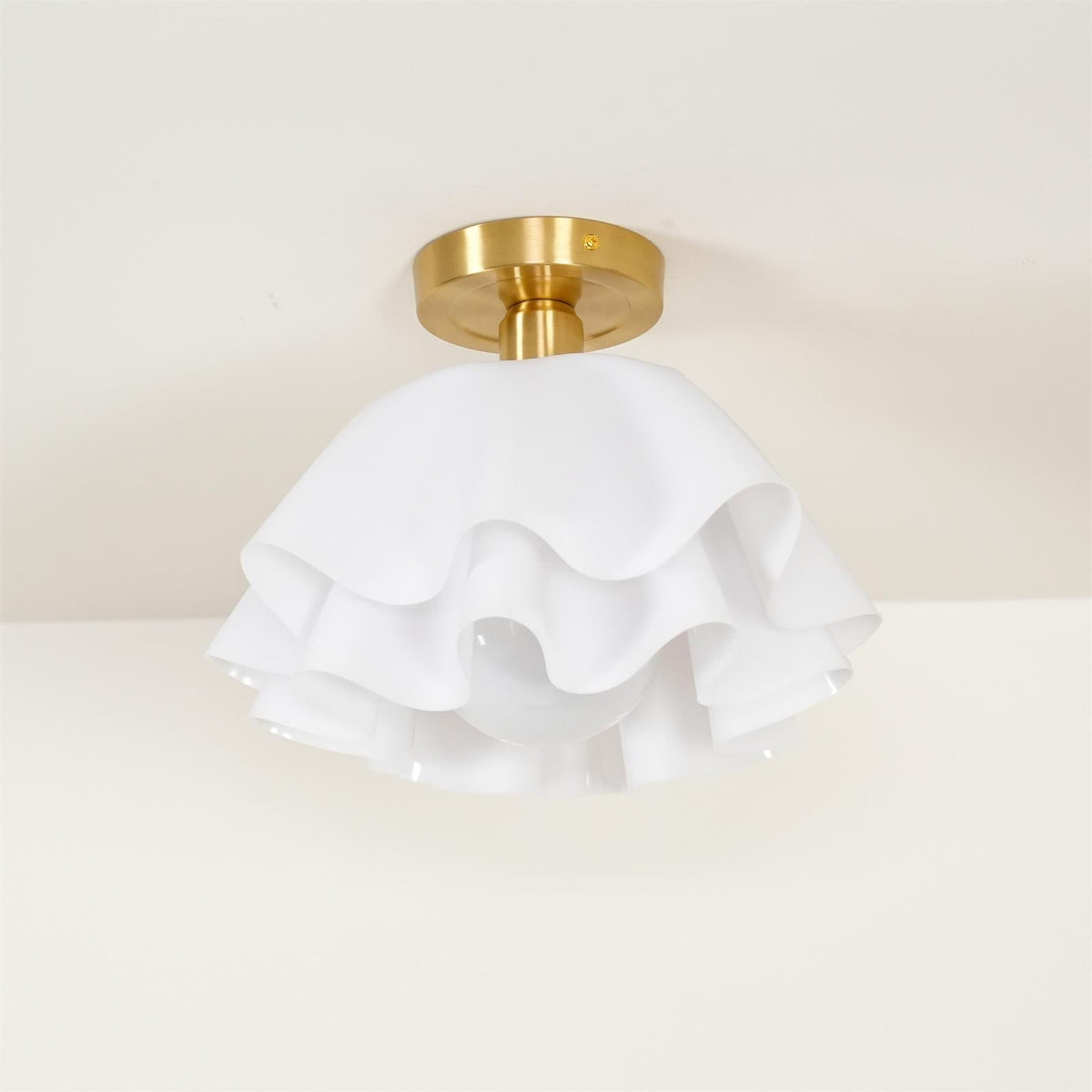 Lampa Sufitowa Nowoczesna z Falowanym Kloszem w Kształcie Kwiatu