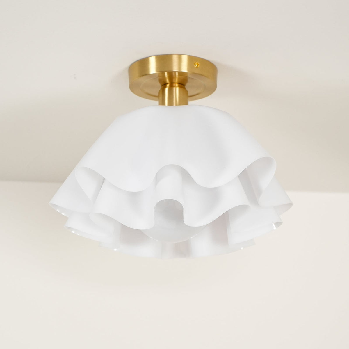 Lampa Sufitowa Nowoczesna z Falowanym Kloszem w Kształcie Kwiatu