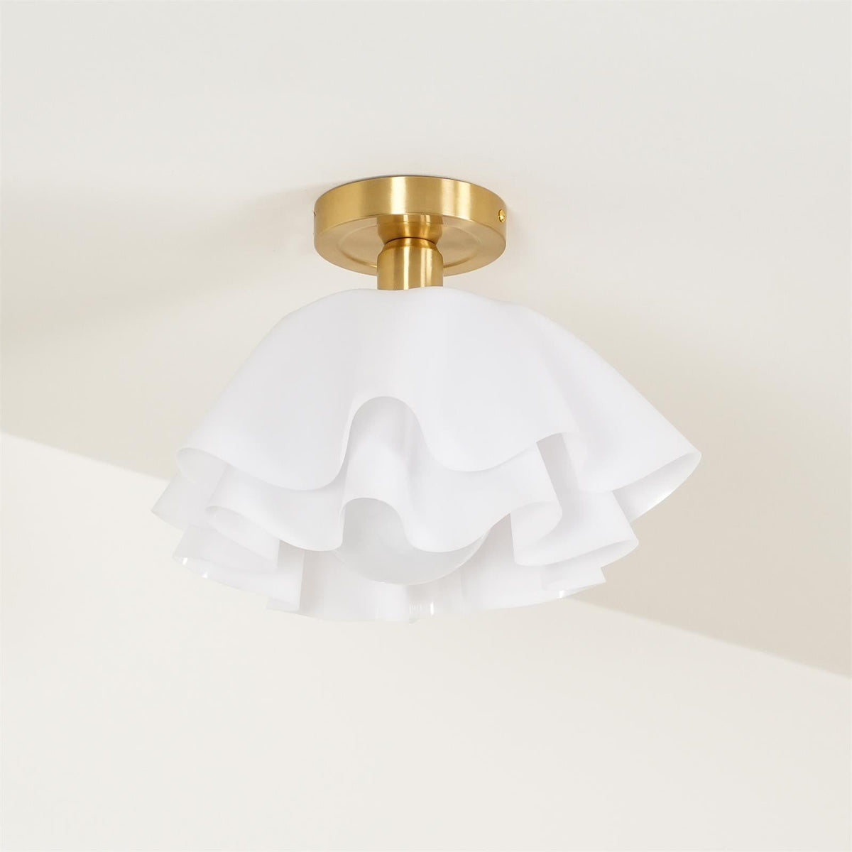 Lampa Sufitowa Nowoczesna z Falowanym Kloszem w Kształcie Kwiatu