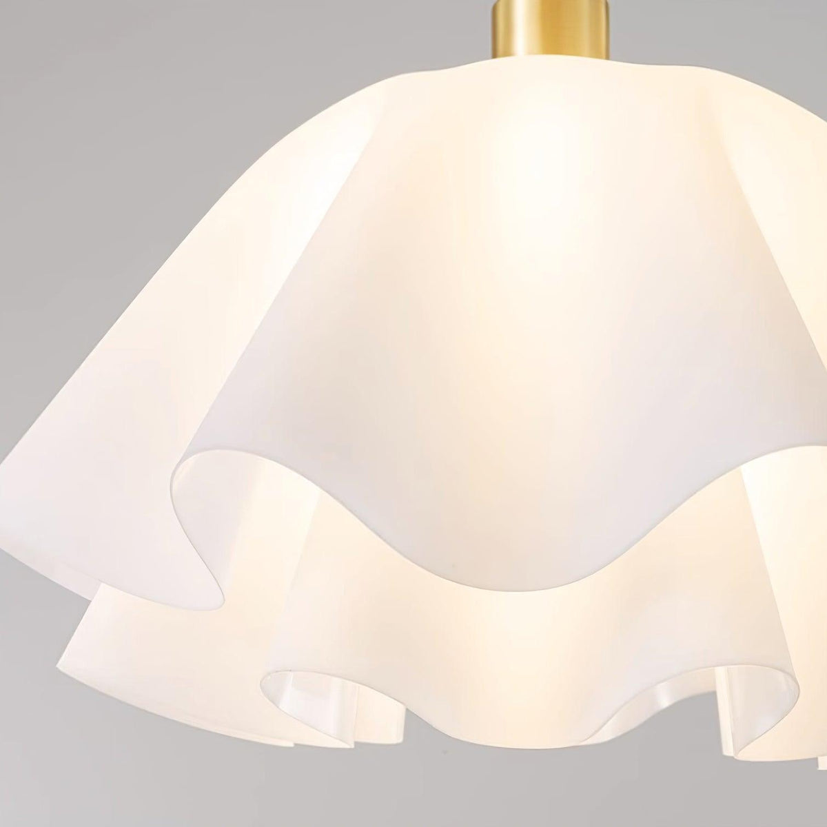 Lampa Sufitowa Nowoczesna z Falowanym Kloszem w Kształcie Kwiatu