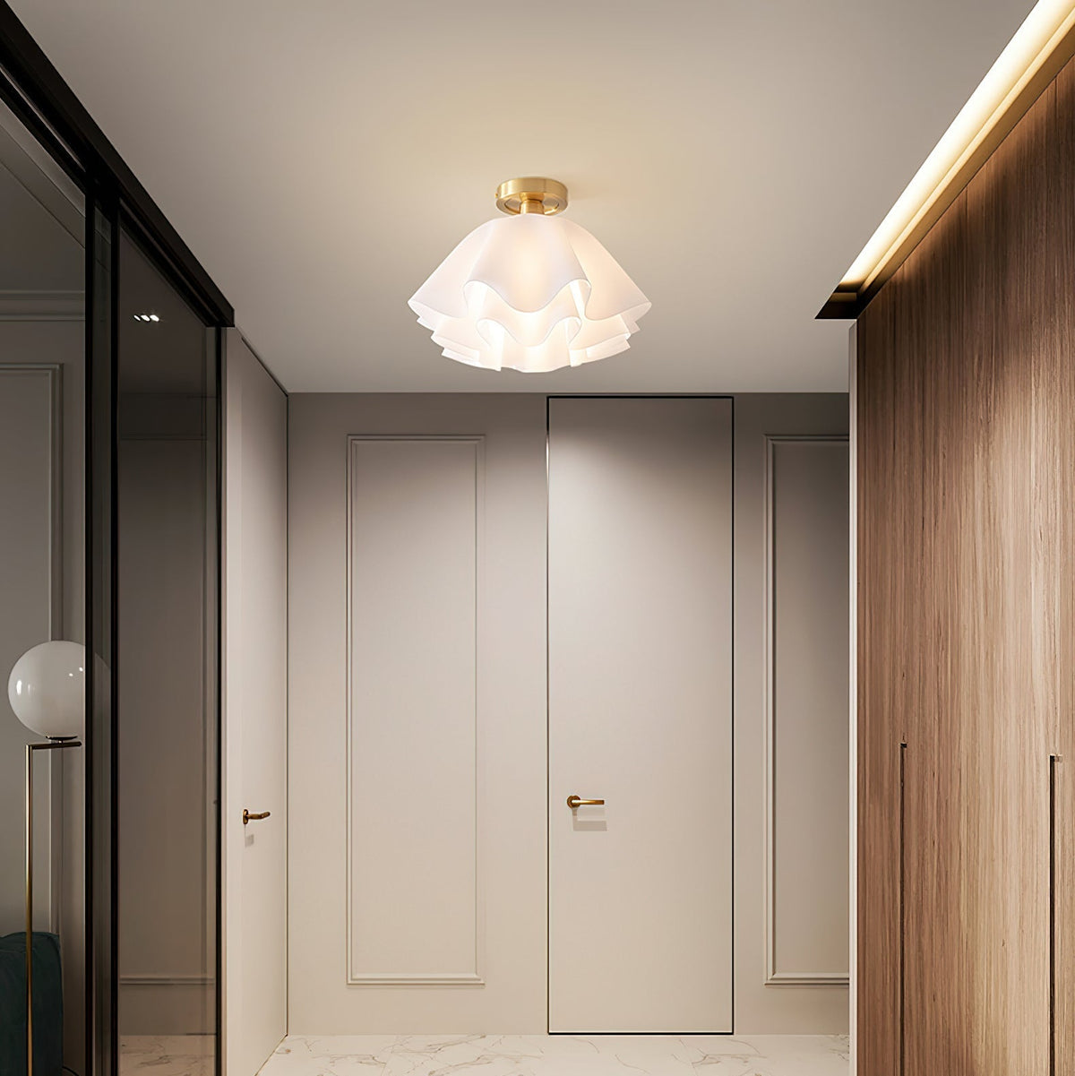 Lampa Sufitowa Nowoczesna z Falowanym Kloszem w Kształcie Kwiatu