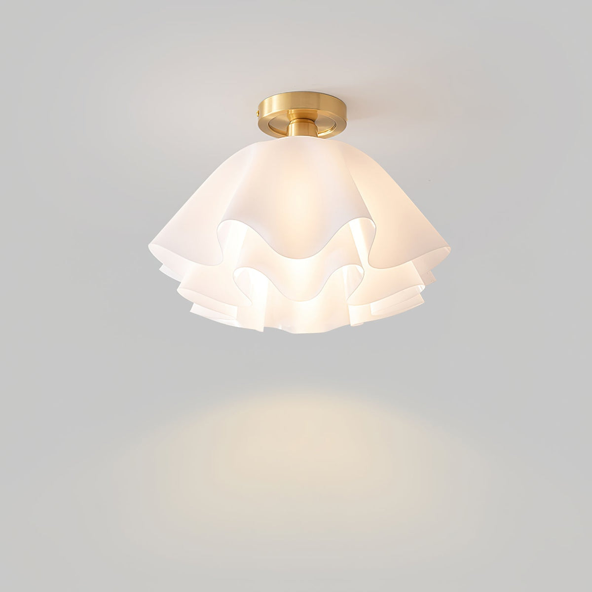 Lampa Sufitowa Nowoczesna z Falowanym Kloszem w Kształcie Kwiatu