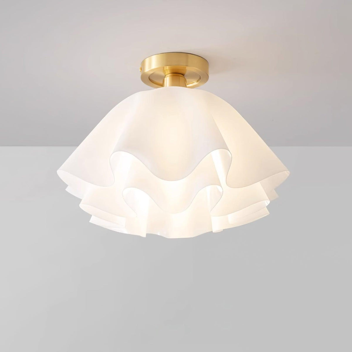 Lampa Sufitowa Nowoczesna z Falowanym Kloszem w Kształcie Kwiatu