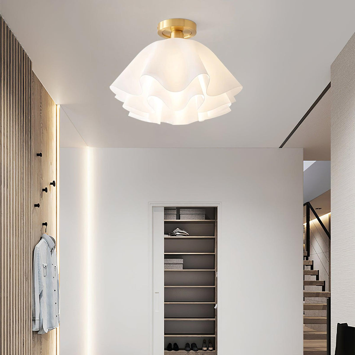 Lampa Sufitowa Nowoczesna z Falowanym Kloszem w Kształcie Kwiatu