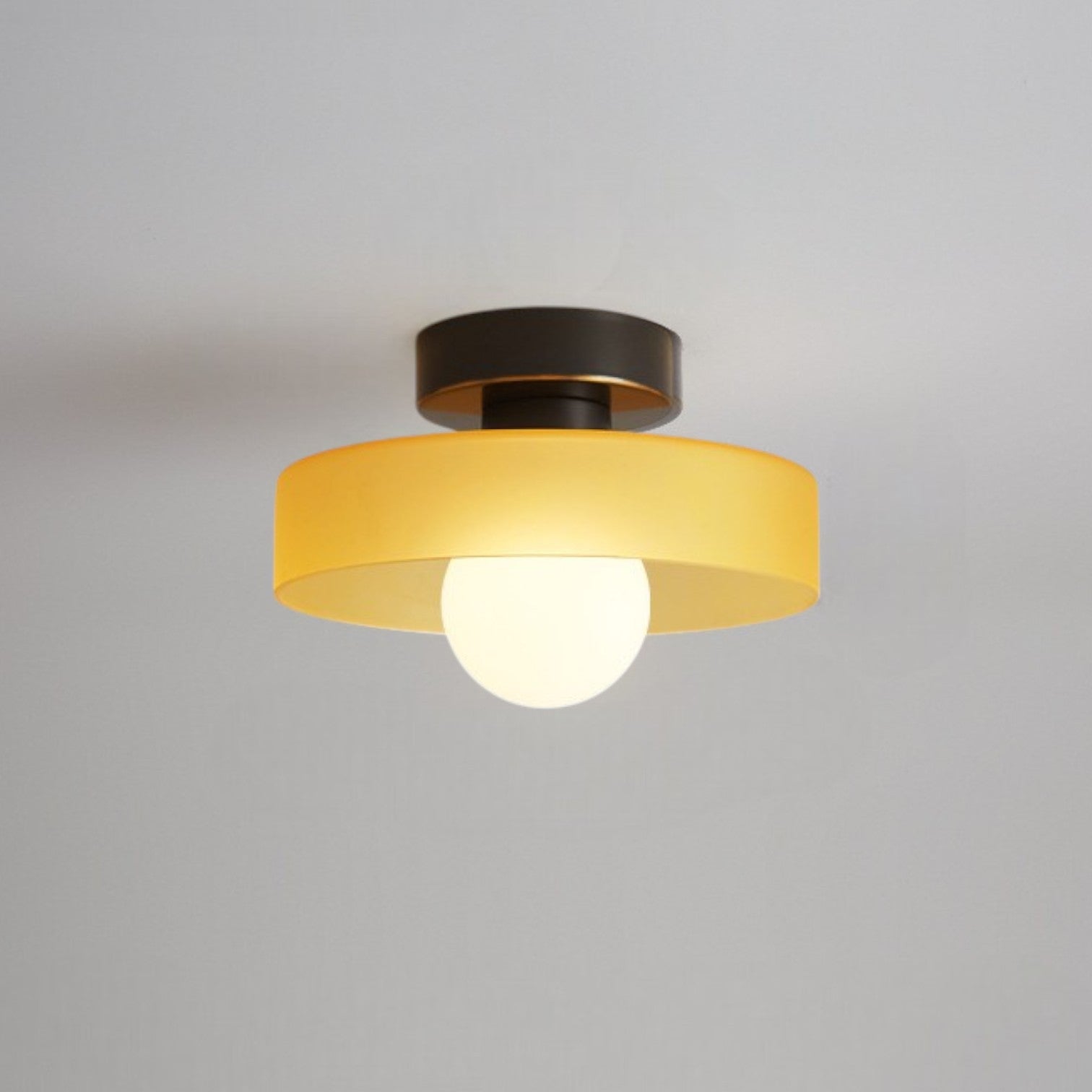 Lampa Sufitowa Nowoczesna z Okrągłym Kloszem i Żarówką Kulistą