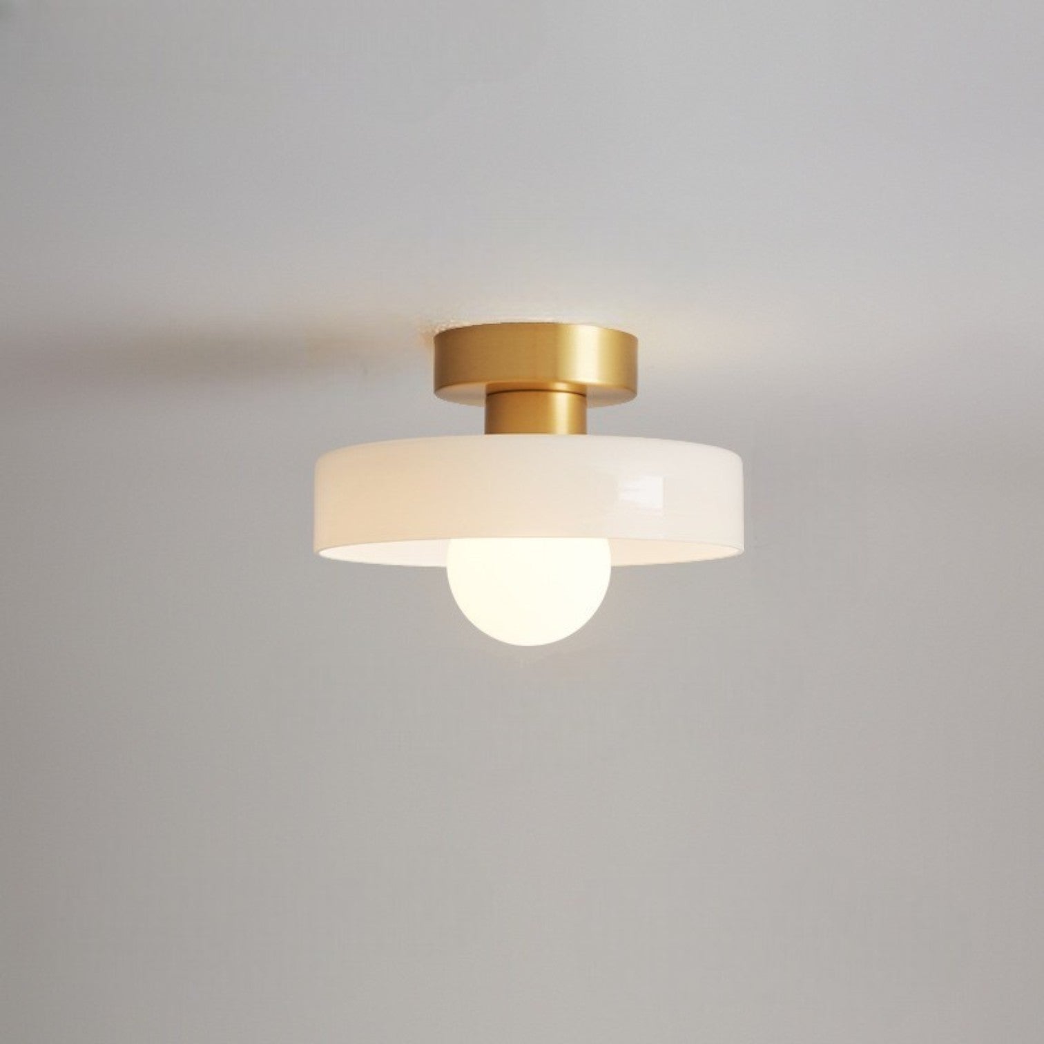 Lampa Sufitowa Nowoczesna z Okrągłym Kloszem i Żarówką Kulistą