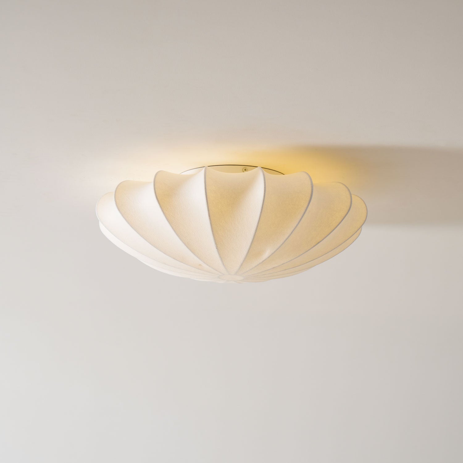 Lampa Sufitowa Retro z Jedwabnym Kloszem w Kształcie Kwiatu