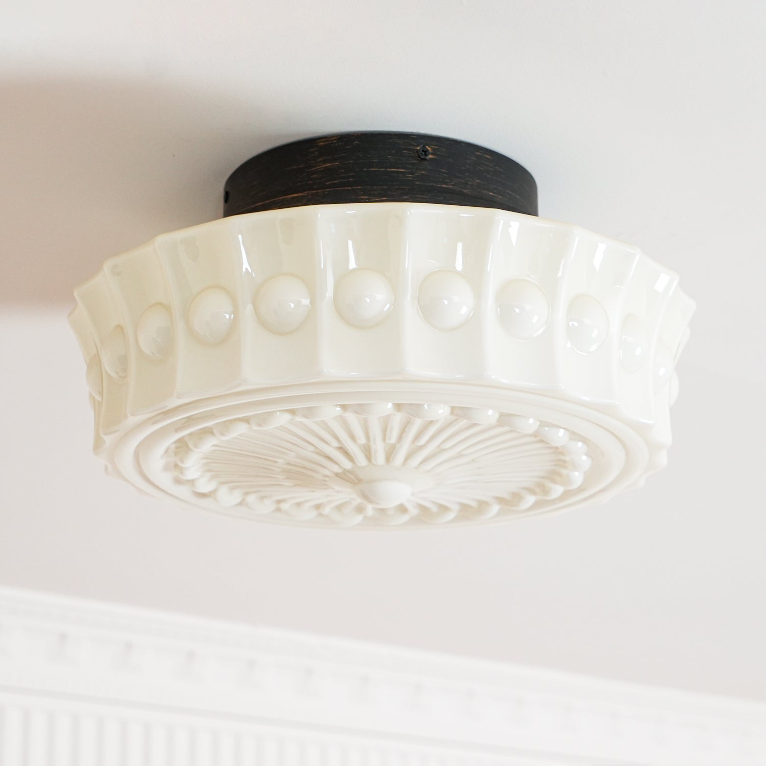 Lampa Sufitowa Retro z Ozdobnym Kloszem Szklanym