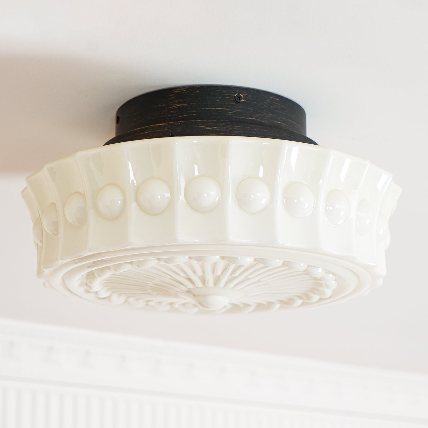 Lampa Sufitowa Retro z Ozdobnym Kloszem Szklanym