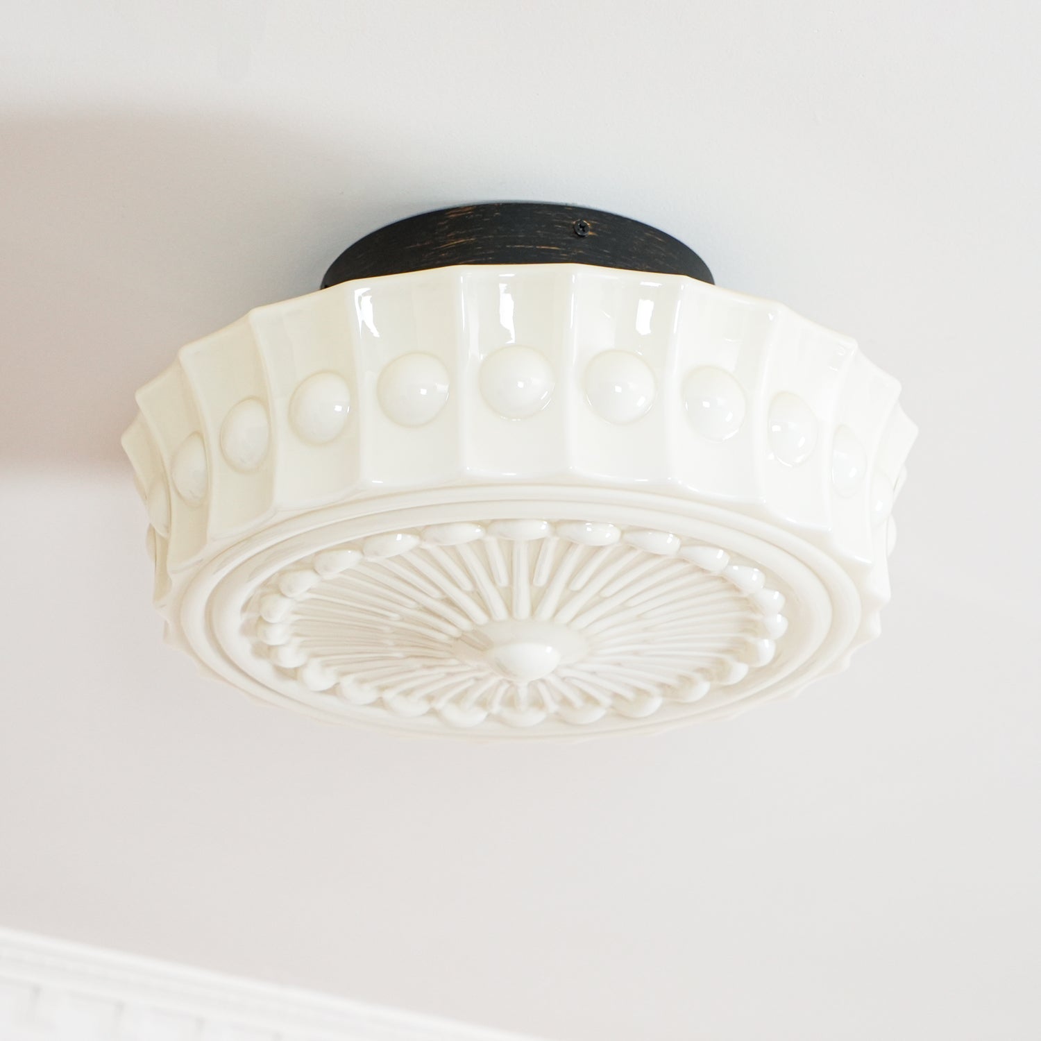 Lampa Sufitowa Retro z Ozdobnym Kloszem Szklanym