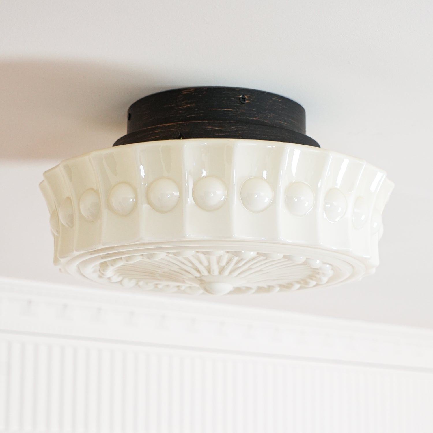 Lampa Sufitowa Retro z Ozdobnym Kloszem Szklanym