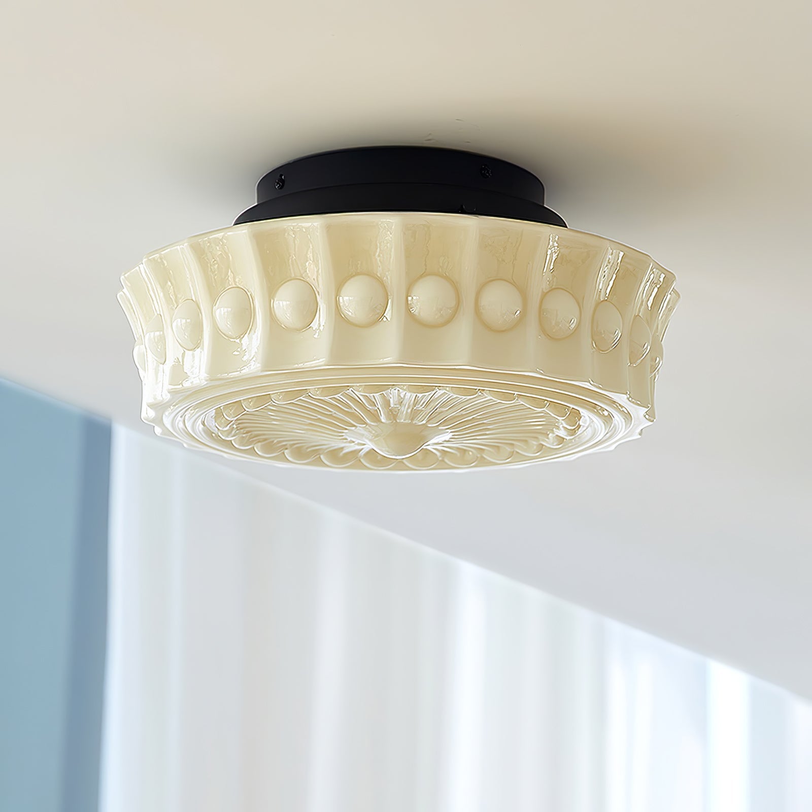 Lampa Sufitowa Retro z Ozdobnym Kloszem Szklanym