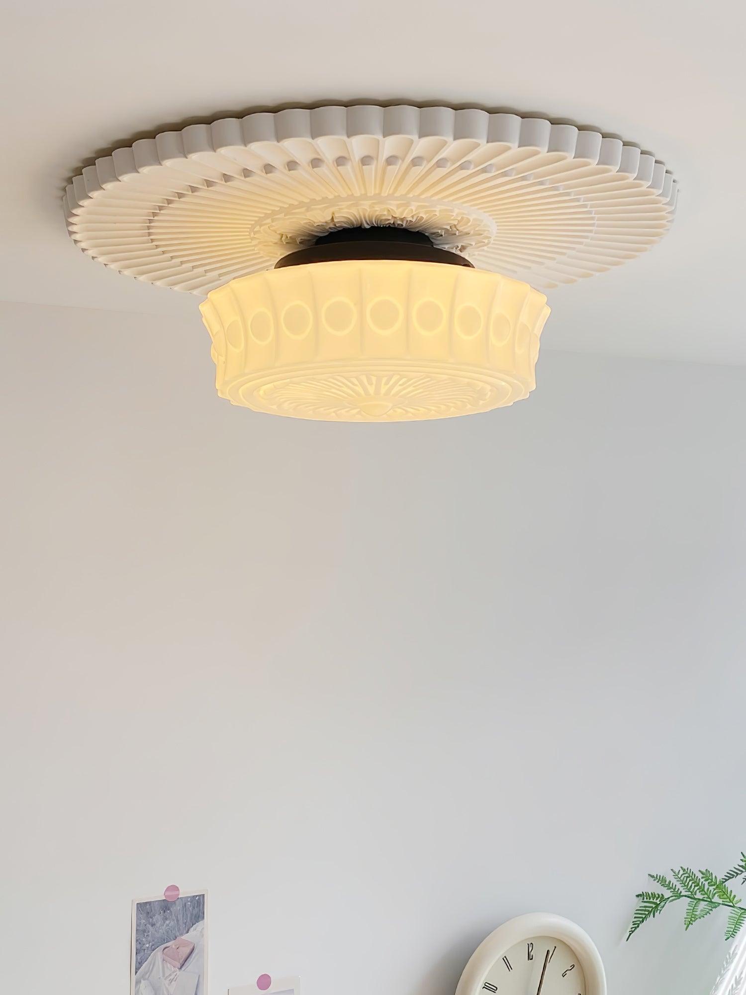 Lampa Sufitowa Retro z Ozdobnym Kloszem Szklanym