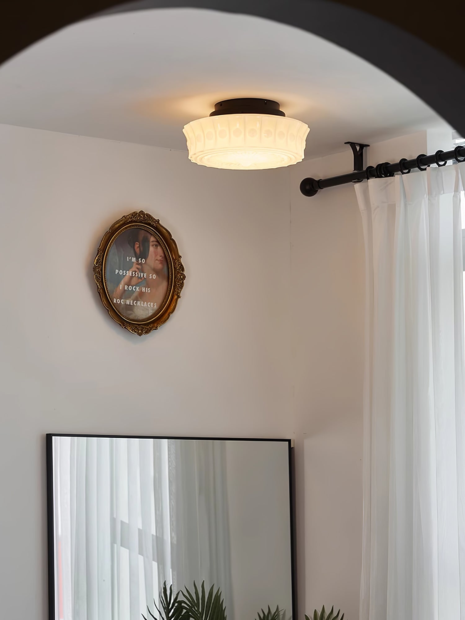 Lampa Sufitowa Retro z Ozdobnym Kloszem Szklanym