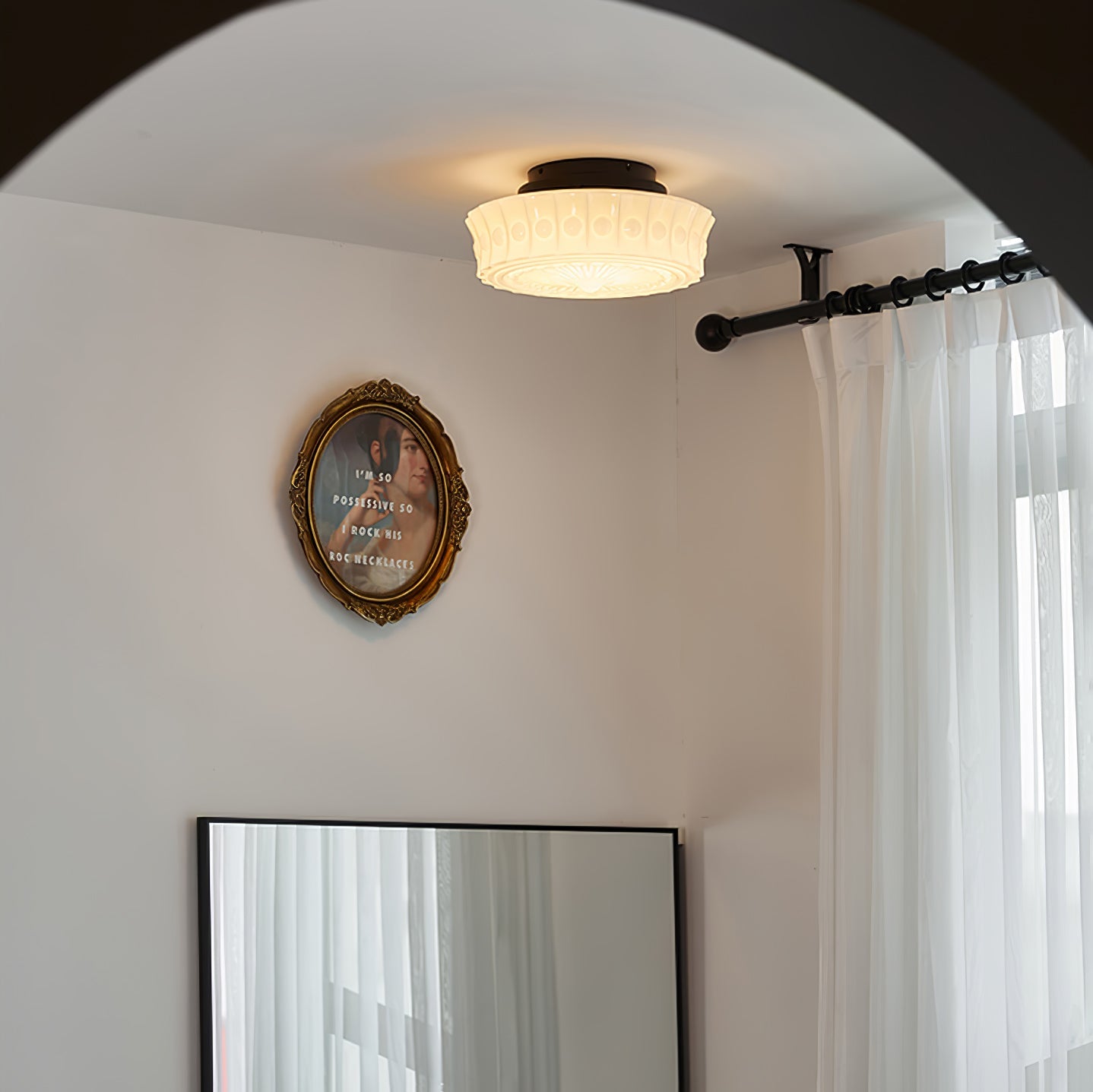 Lampa Sufitowa Retro z Ozdobnym Kloszem Szklanym