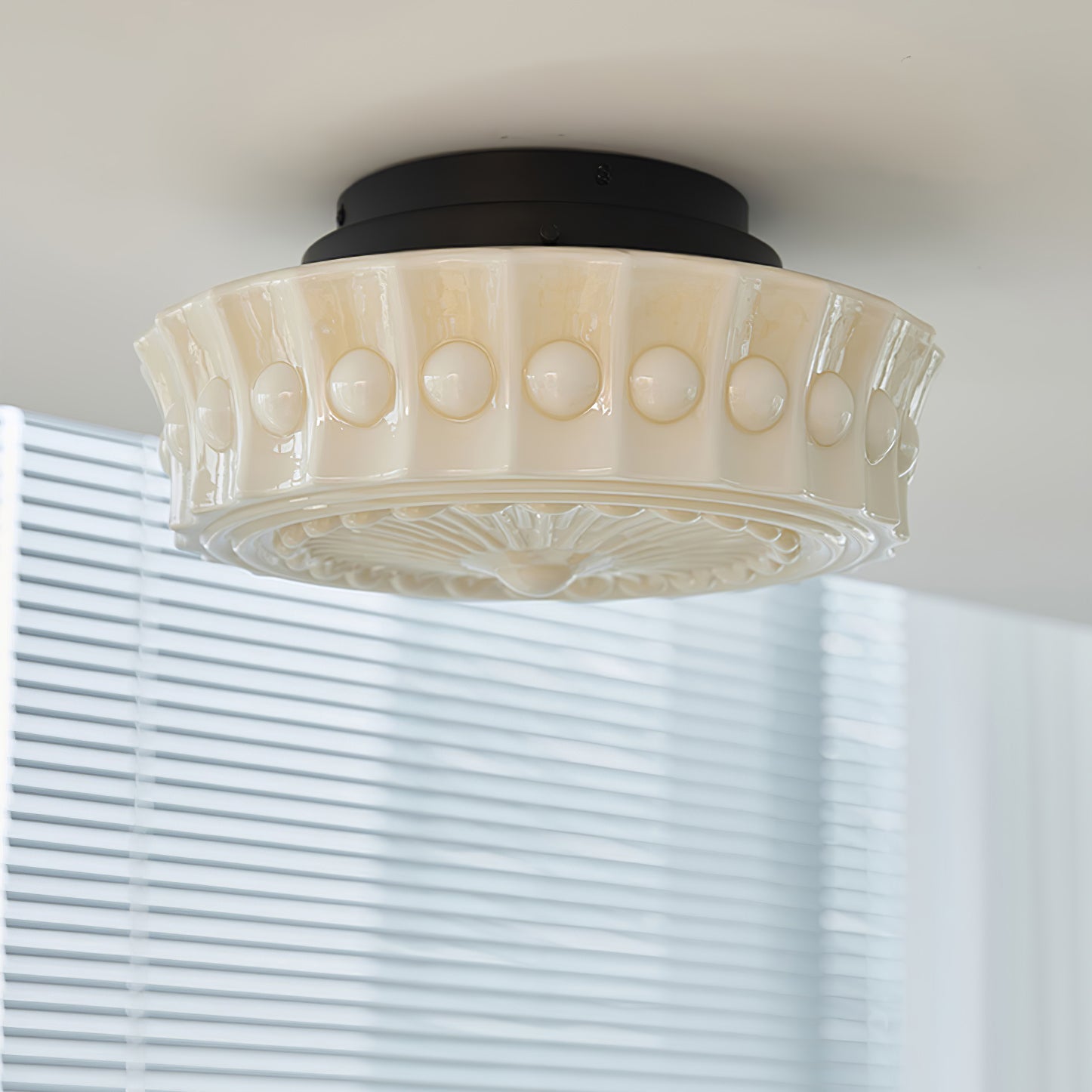Lampa Sufitowa Retro z Ozdobnym Kloszem Szklanym