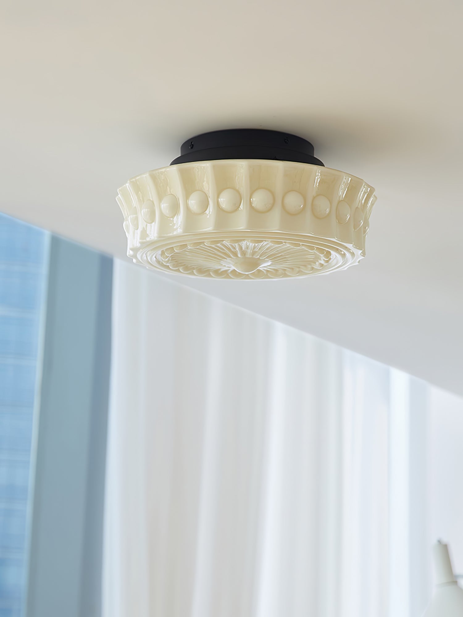 Lampa Sufitowa Retro z Ozdobnym Kloszem Szklanym
