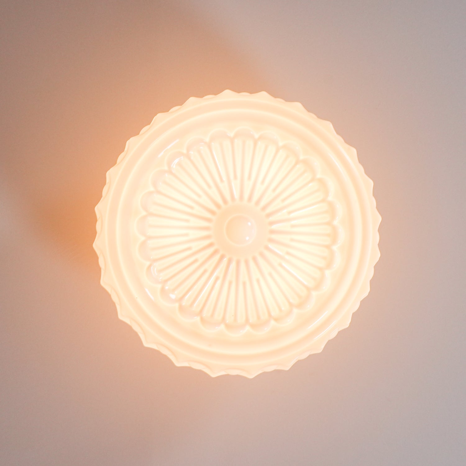 Lampa Sufitowa Retro z Ozdobnym Kloszem Szklanym