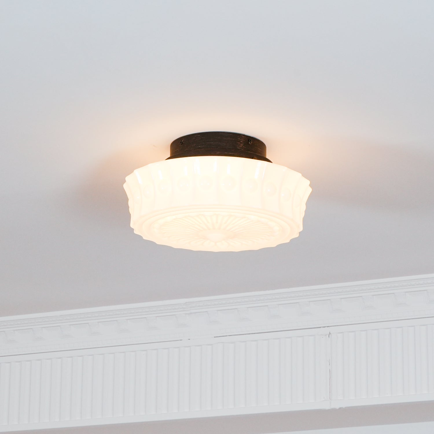 Lampa Sufitowa Retro z Ozdobnym Kloszem Szklanym