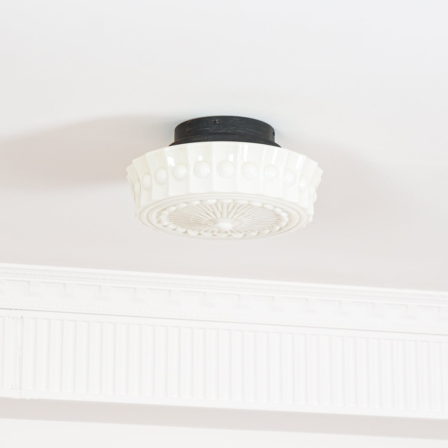 Lampa Sufitowa Retro z Ozdobnym Kloszem Szklanym