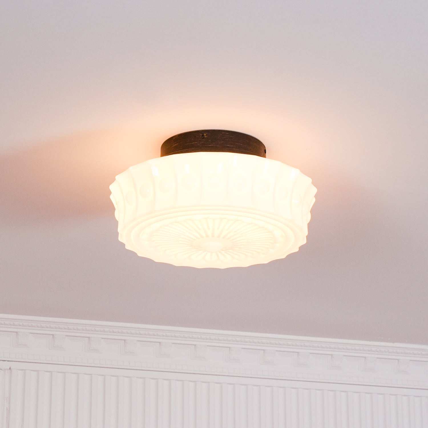 Lampa Sufitowa Retro z Ozdobnym Kloszem Szklanym