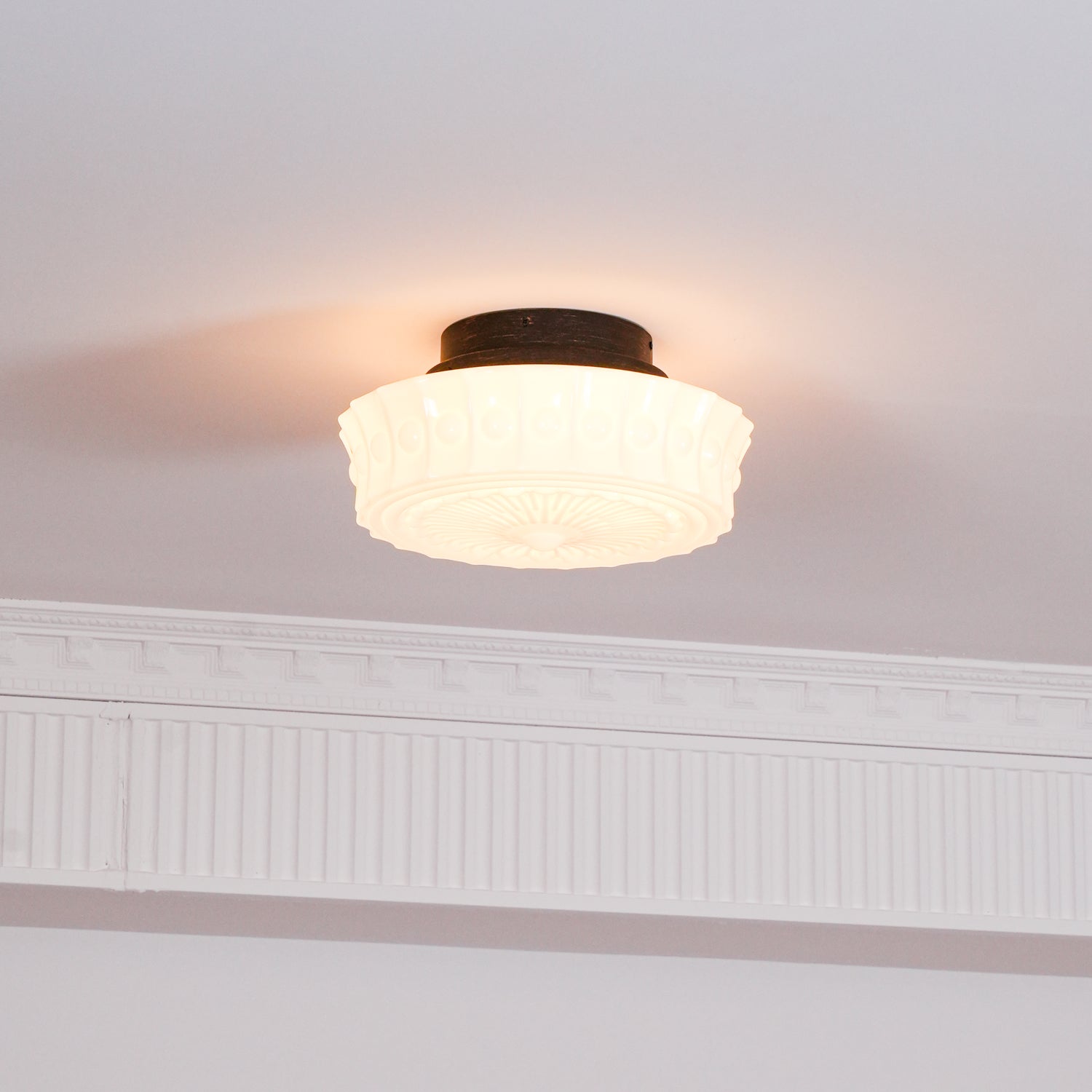 Lampa Sufitowa Retro z Ozdobnym Kloszem Szklanym