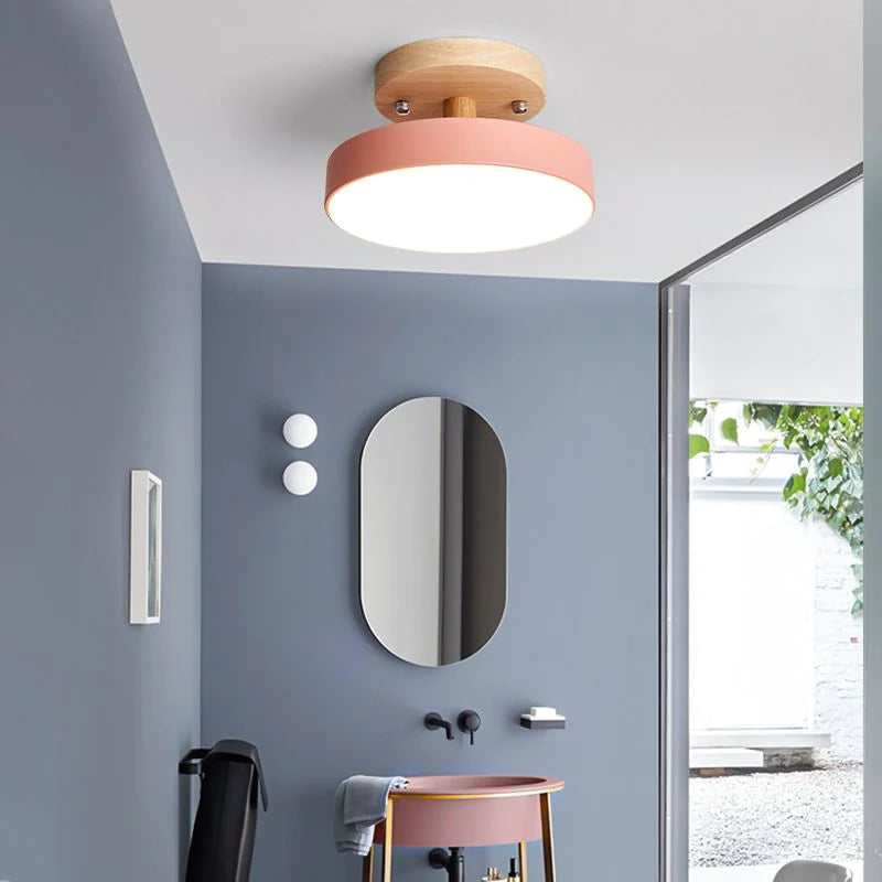 Lampa Sufitowa Skandynawska z Drewnianym Detalem i Okrągłym Kloszem ##POS:11##
