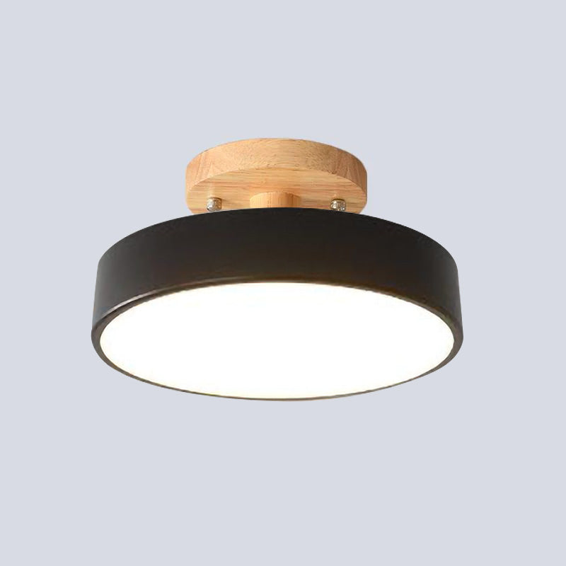 Lampa Sufitowa Skandynawska z Drewnianym Detalem i Okrągłym Kloszem