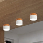 Lampa Sufitowa Skandynawska z Drewnianym Detalem i Okrągłym Kloszem
