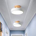 Lampa Sufitowa Skandynawska z Drewnianym Detalem i Trójkolorowym Światłem