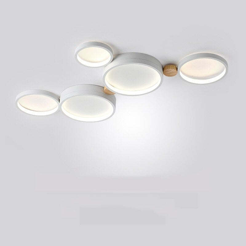 Lampa Sufitowa Skandynawska z Okrągłymi Kloszami i Drewnianymi Łącznikami