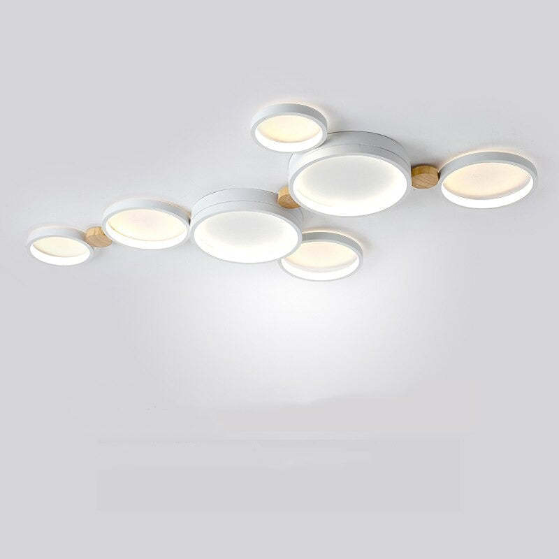 Lampa Sufitowa Skandynawska z Okrągłymi Kloszami i Drewnianymi Łącznikami