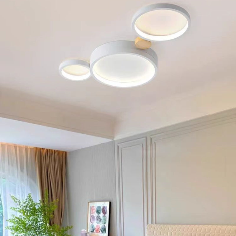 Lampa Sufitowa Skandynawska z Okrągłymi Kloszami i Drewnianymi Łącznikami