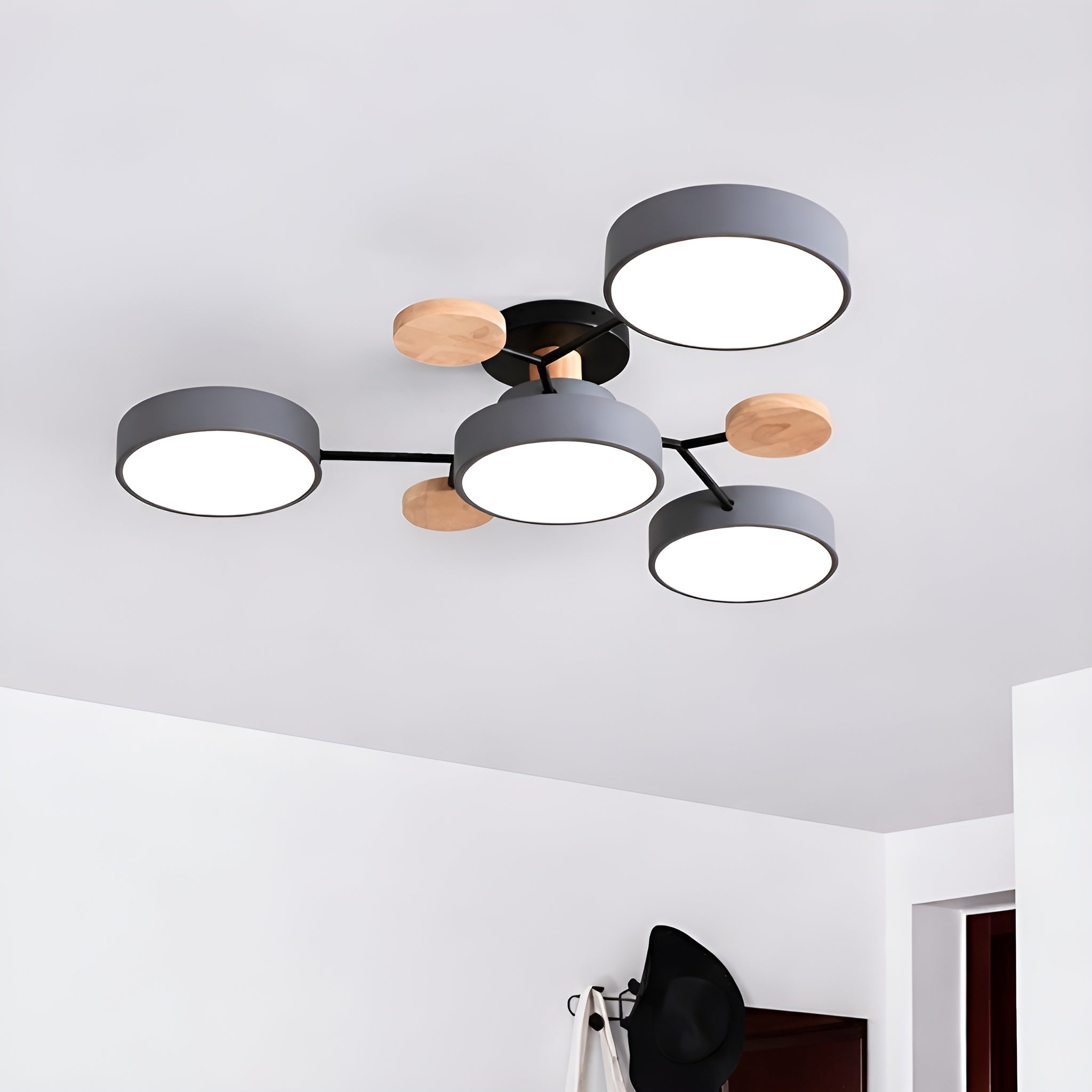Lampa Sufitowa Skandynawska z Wieloramiennym Designem i Okrągłymi Kloszami