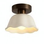 Lampa Sufitowa Vintage z Falowanym Kloszem i Oprawką E27