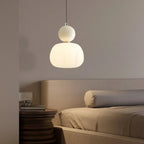 Lampa Wisząca Art Deco z Kulistym Detalem i Mlecznym Kloszem ##POS:10##