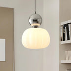 Lampa Wisząca Art Deco z Kulistym Detalem i Mlecznym Kloszem