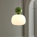 Lampa Wisząca Art Deco z Kulistym Detalem i Mlecznym Kloszem