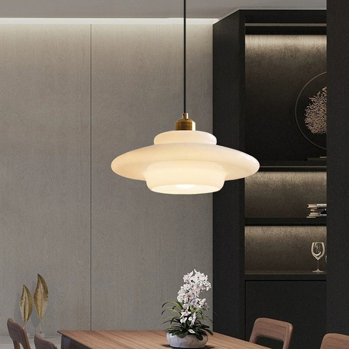Lampa Wisząca Art Deco ze Szklanym Kloszem i Mosiężnym Wykończeniem