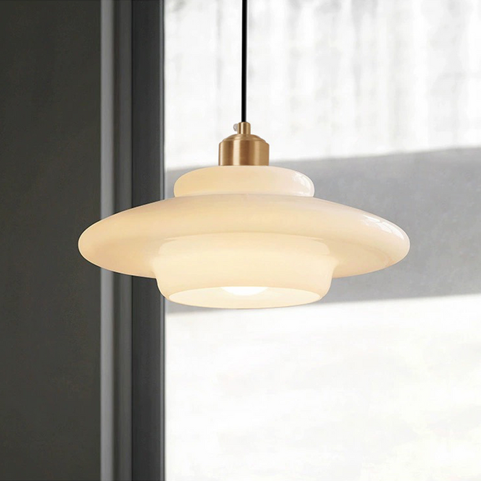 Lampa Wisząca Art Deco ze Szklanym Kloszem i Mosiężnym Wykończeniem