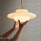 Lampa Wisząca Art Deco ze Szklanym Kloszem i Mosiężnym Wykończeniem