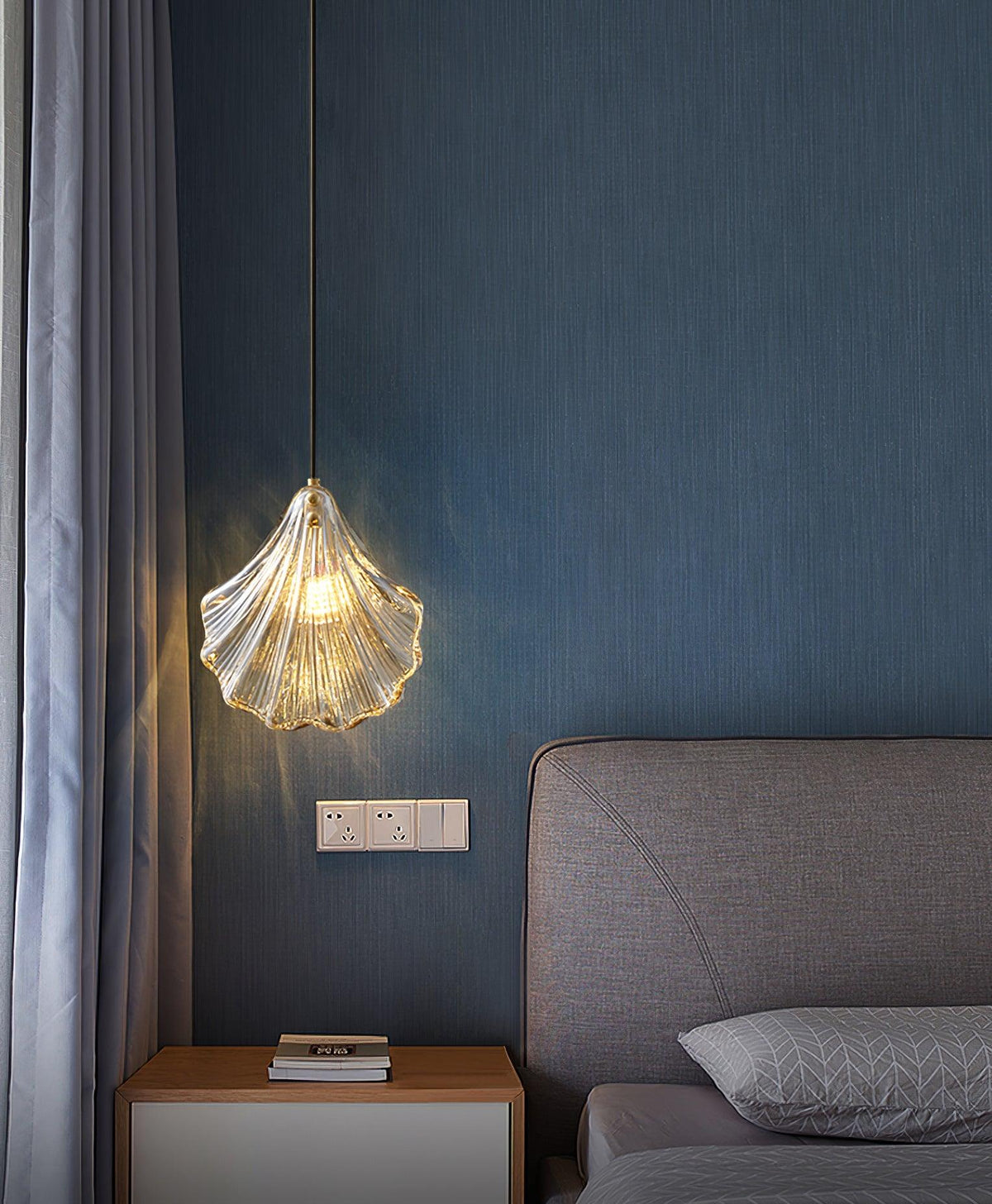 Lampa Wisząca Art Deco ze Szklanym Kloszem w Kształcie Muszli