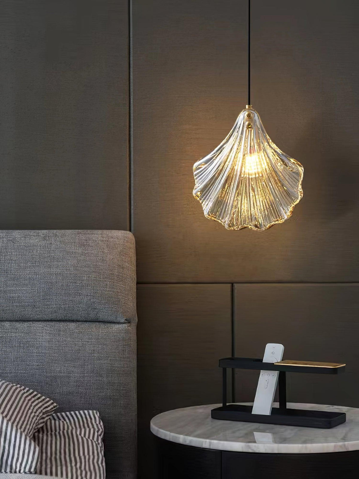 Lampa Wisząca Art Deco ze Szklanym Kloszem w Kształcie Muszli