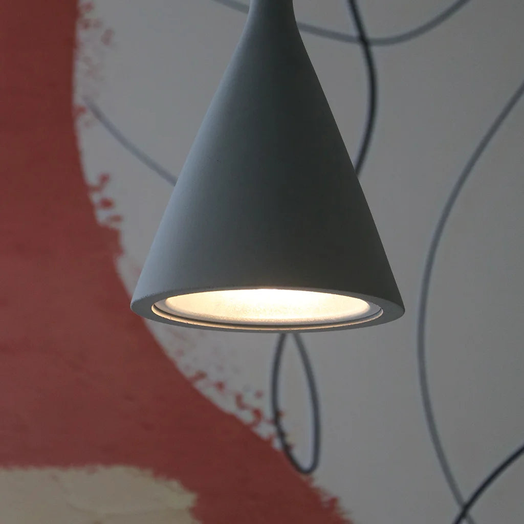Lampa Wisząca Betonowa Industrialna ze Stożkowym Kloszem